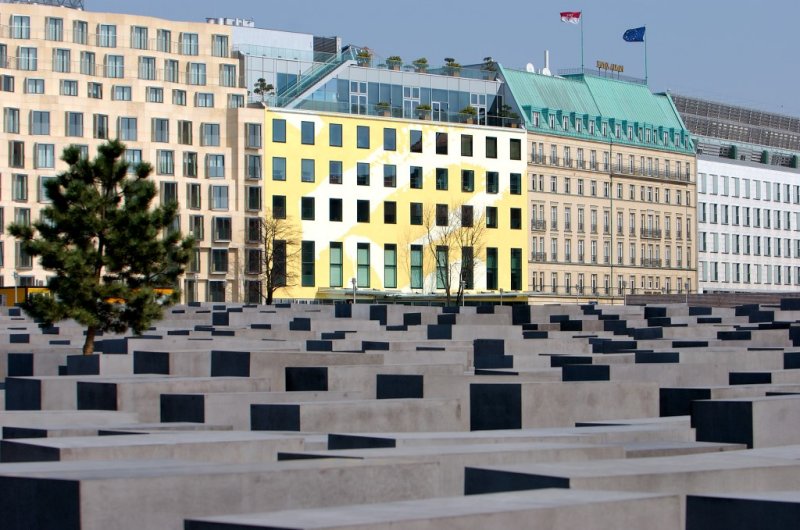 From Holocaust Denkmal
