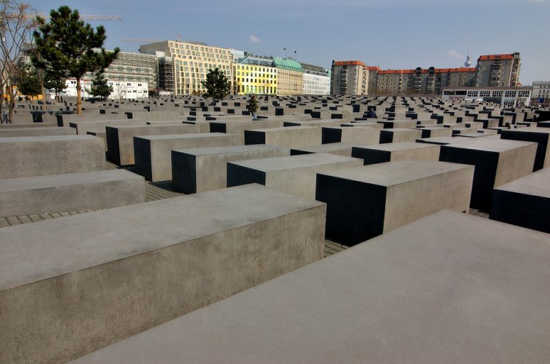 From Holocaust Denkmal