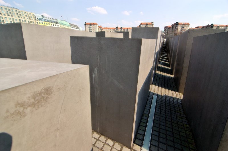 From Holocaust Denkmal