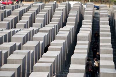 From Holocaust Denkmal