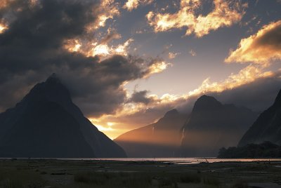 Setting sun rays, Milford Sound, Fiordland, New Zealand