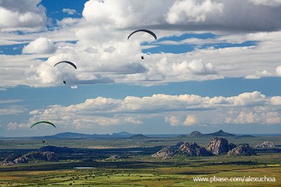 Parapentes em ação em Quixadá _3545