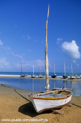 Barcos na praia de Munda, Trairi, CE