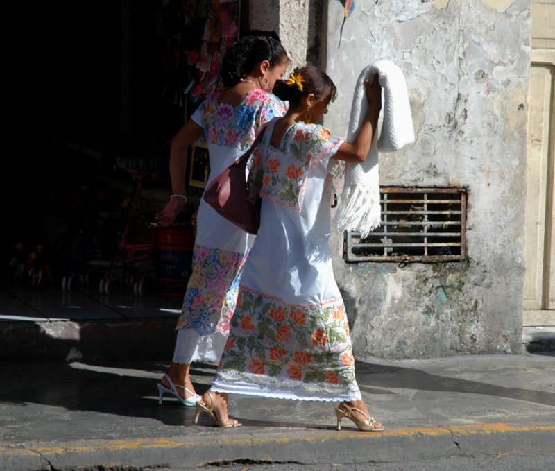 Women dressed with the Huipil - Mrida