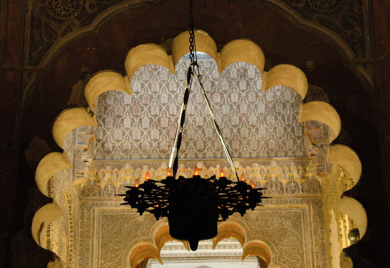 Candelabra and arch - The Mezquita (Mosque)