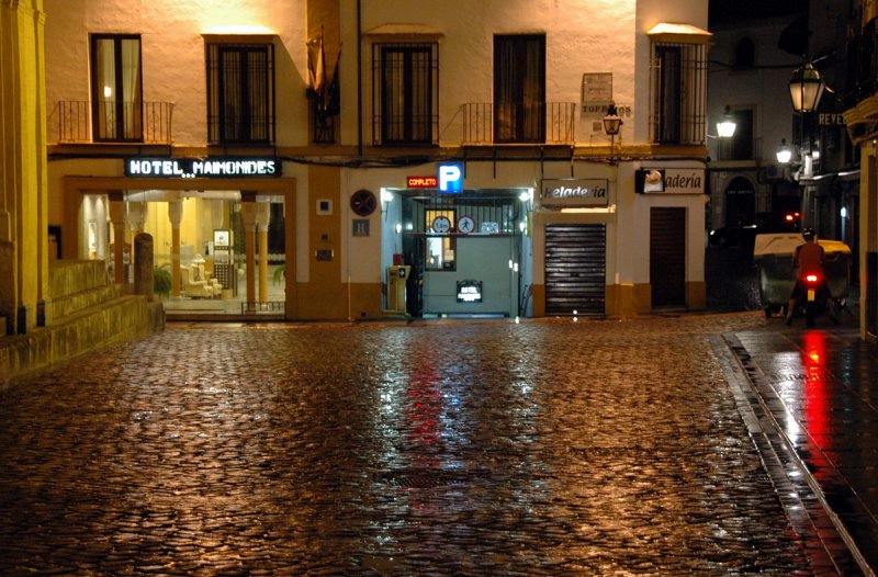 Night  walk  side The Mezquita