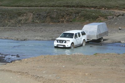 Hermann and Helena driving over river Jokulfall