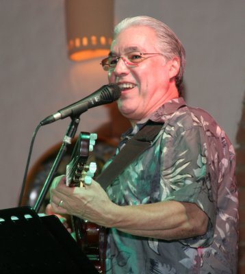 Luis Enrique Mejia Godoy In Concert