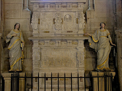 21 Memorial to translation of St Mammés relics 88001942.jpg