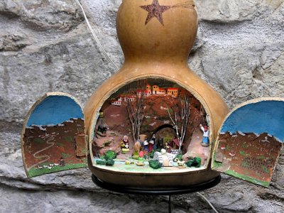 Upright Gourd Creche 88002790.jpg