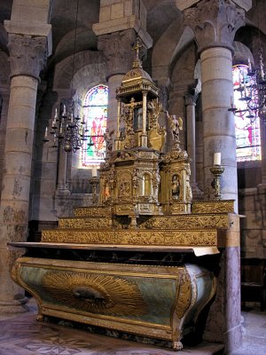 16 High Altar 88003662.jpg