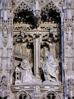 42 Reredos - Risen Christ appears to Mary 88002029.jpg