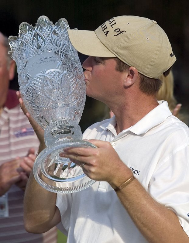 joe_trophy_kiss.jpg