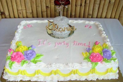 A Yummy cake to honor the occassion
