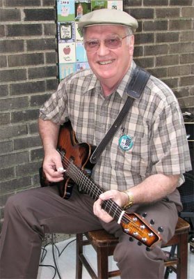 Ron Shoup entertains the crowd