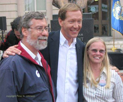 Carl Cameron with fans