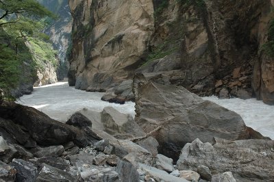 Trail on Tiger Leaping Rock
