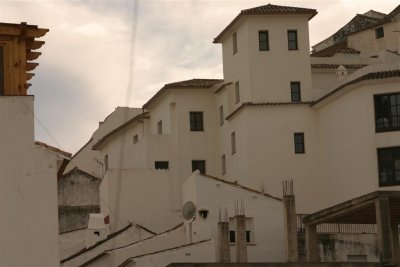 casas y cielo