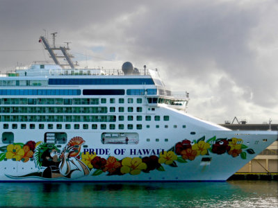Pride of Hawaii - Port of Hilo.jpg