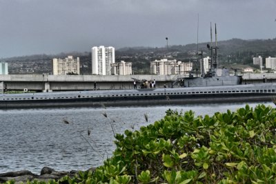 Pearl Harbor - USS Bowfin in Center.jpg