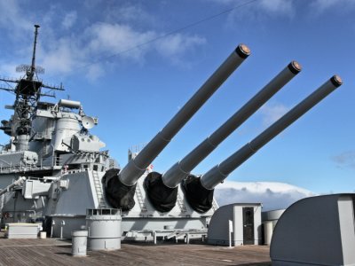 The Missouris 16 inch Guns.jpg