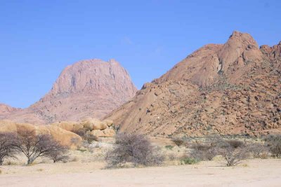 Closer to Spitzkoppe, on our way to search for Herero Chat