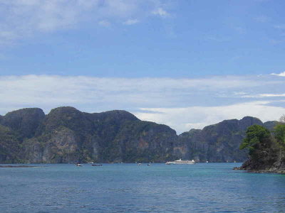 Rounding the headland into the main bay on Ko Phi Phi island