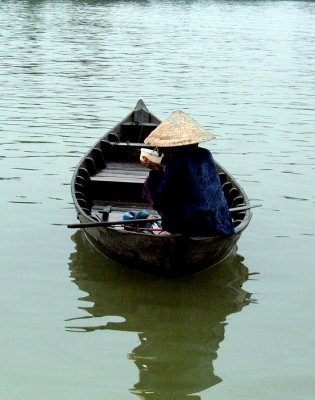Lunch time on THU BON river