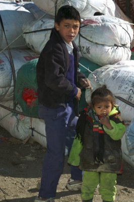 Kids at Tibetan bazaar, Namche