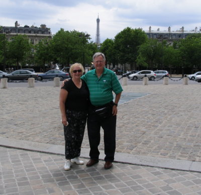 Lil and Ed at Arc de Triomphe