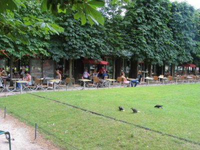 Lunch in the Jardin des Tuleries