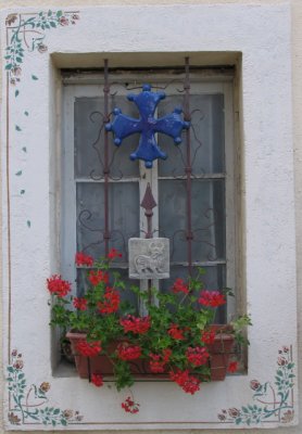 Lovely window in Homps