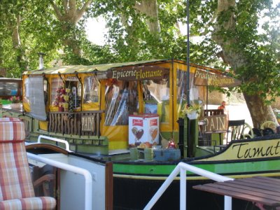 Market boat
