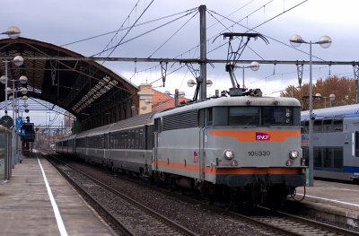 The BB9330 at Avignon station.