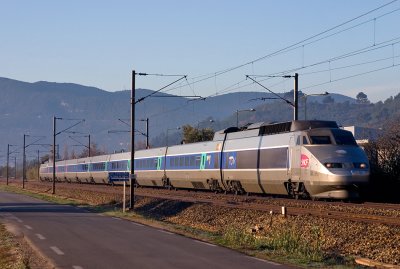 A TGV Sud-Est at Cuers, heading to Nice.