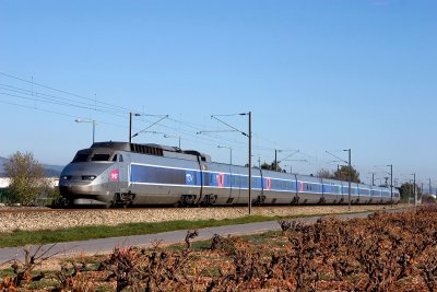 A TGV Sud-Est at Cuers, heading to Marseille.