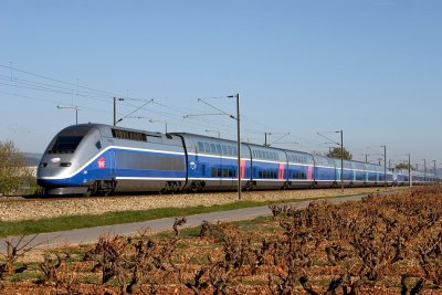 A double units of TGV Duplex at Cuers, heading to Marseille.