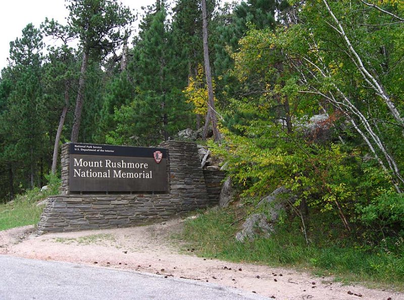 IMG_0251MtRushmoreSign.jpg