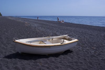 A white boat on the Black Beach