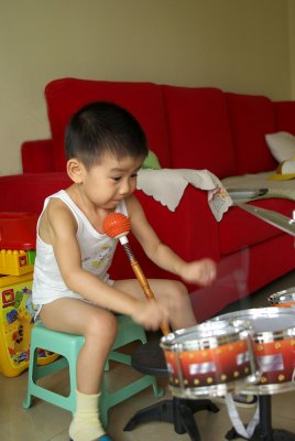Little drummer in action (part one)