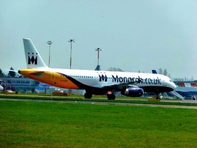 Monarch G-OZBP Boeing 757 @ East Midlands 01.05.2013 (3).JPG