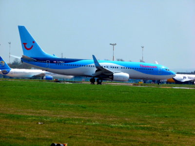 Thomson G-FDZJ Boeing 737 @ East Midlands