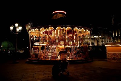 Merry-go-round at the Place de L'Hotel de Ville