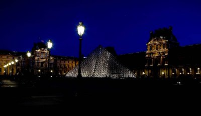 Louvre (entrance)
