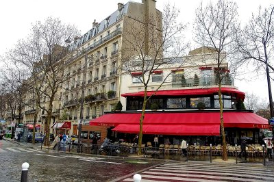 Cafe at the Place De LEcole Militaire SE of Tour Eiffel