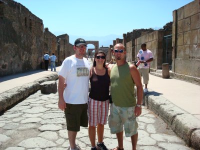 Rob  Tamra  Dino- Pompei.jpg