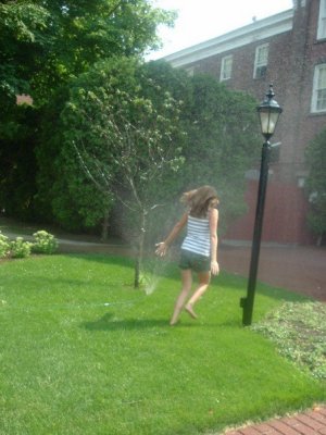 mel running through the sprinklers