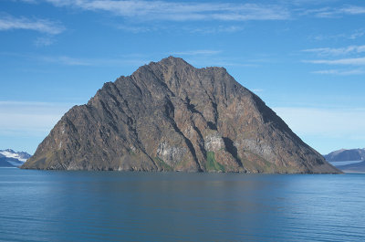 Seabird cliff Svalbard 1