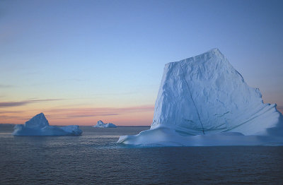 Scoresbysund sunset and iceberg 5