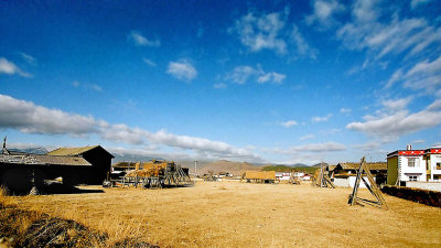  牧場、曬麥場 ──好美的天地！